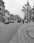 855251 Afbeelding van het verkeer op de Biltstraat te Utrecht, met links in het midden de ingang van de Goedestraat.